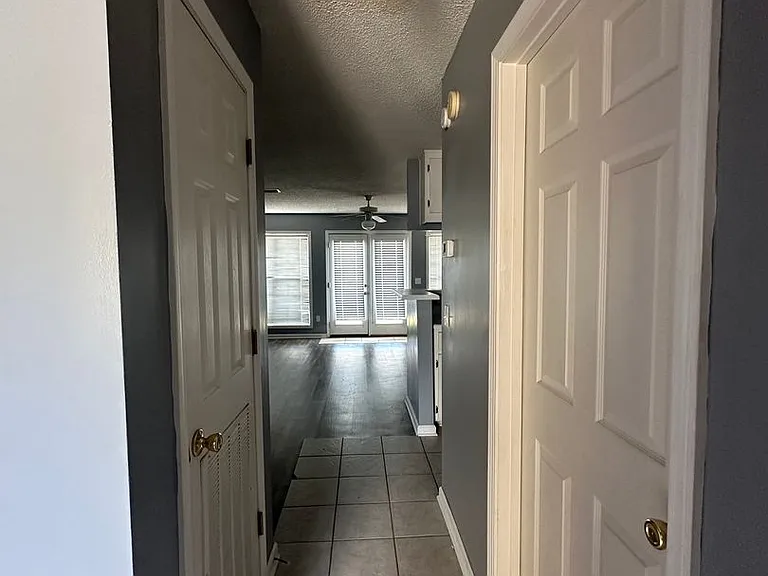 105 S Springview Dr — Photo 3