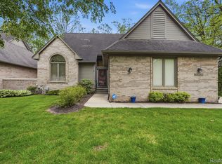 47301 Bramblewood Ct, Novi, MI 48374