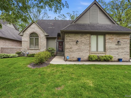 47301 Bramblewood Ct, Novi, MI 48374