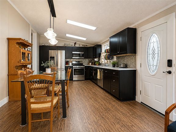 3rd image of 46 Bridlewood Dr