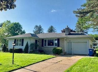 319 11th St, Baraboo, WI 53913