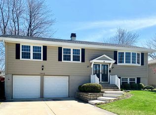 1445 Meyer Rd, Hoffman Estates, IL 60169