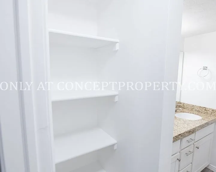 Foothill Terrace — Photo 298