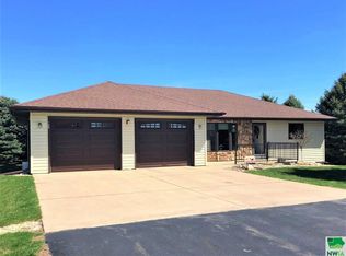 109 Saint Paul Ave SE, Orange City, IA 51041