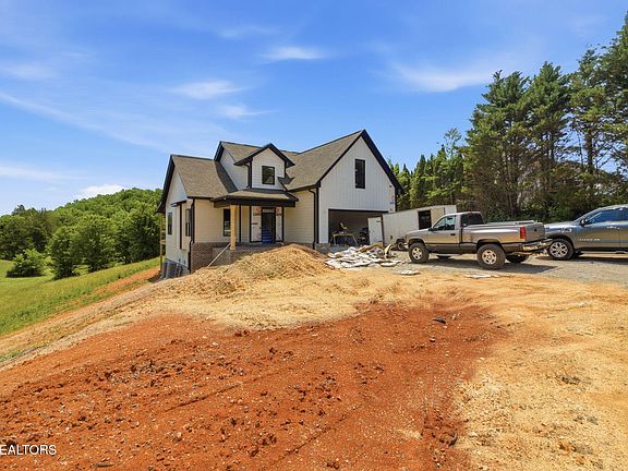 2nd image of 467 Laurel Rd #11