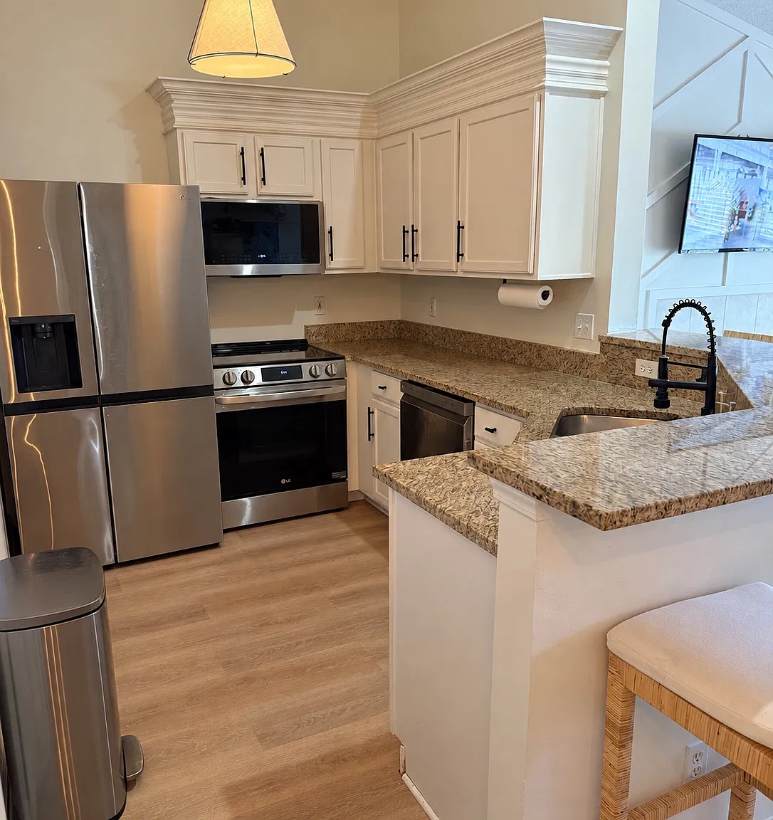 3 bed, 1500 sqft, $2,300 — Photo 2