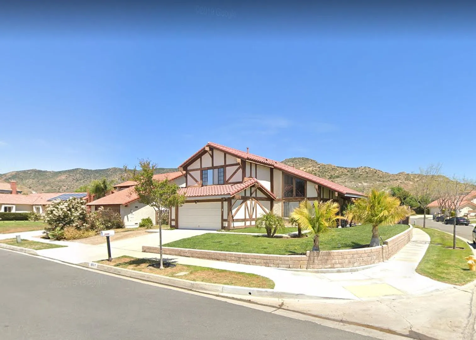 Simi Valley - 4 Bedroom 2.5 Bathroom - 10 min commute to the San Fernando Valley — Photo 1