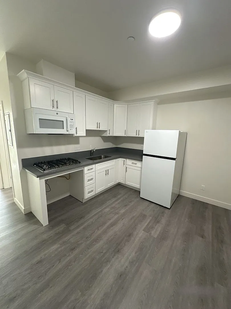1 bed, 1.0 bath, $2,289 — Photo 1