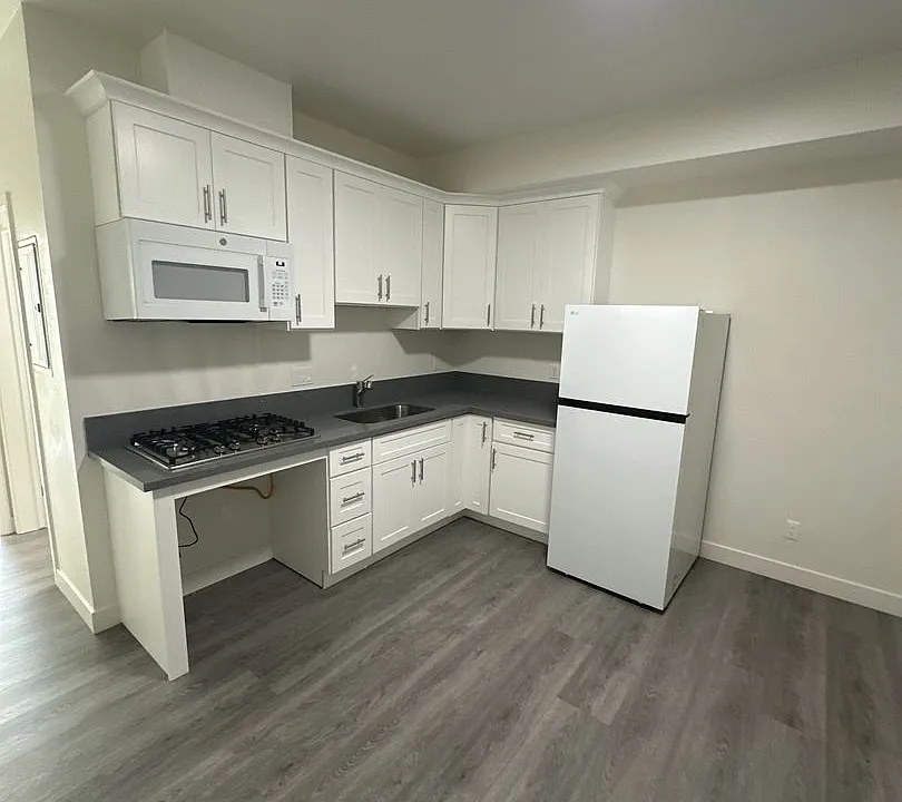 226 W 87th St #204
