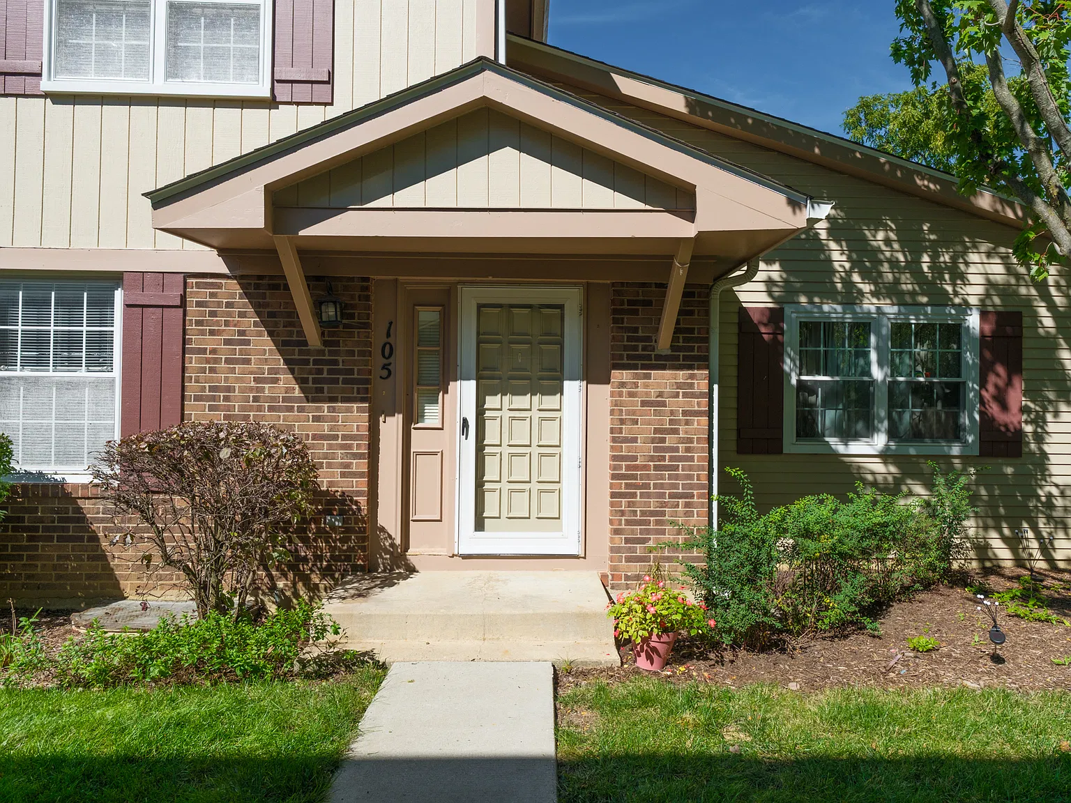 2 bed, 1.5 bath, 1250 sqft, $2,250 — Photo 3