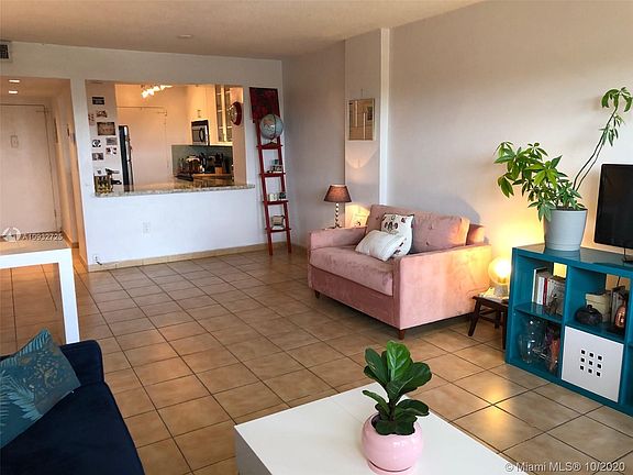 4th image of 1130 11th St APT 6G