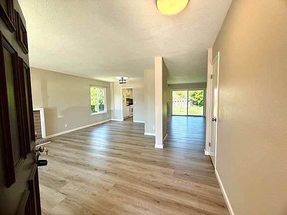 5th image of 3139 Larchmont Ln