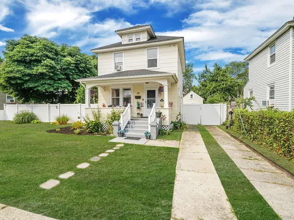 34 Belford Avenue, Bay Shore, NY 11706