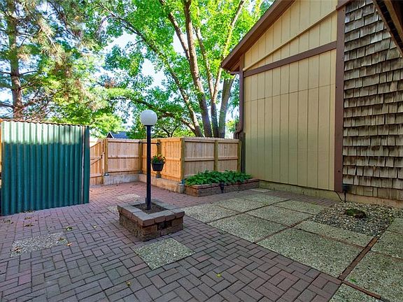 4th image of 4653 Lockner Dr #16