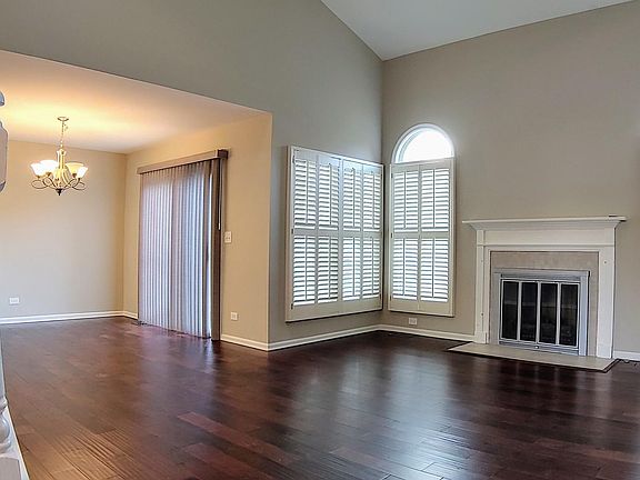 2nd image of 252 Bridlewood Ct