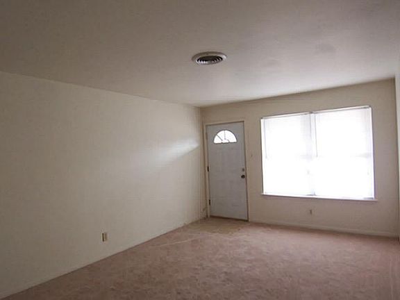 3rd image of 4000 Laurel Dr