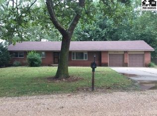 5705 N Highland Dr, Hutchinson, KS 67502