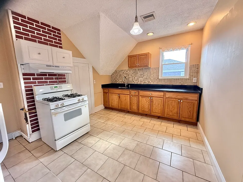 45 Chestnut Ave #3
