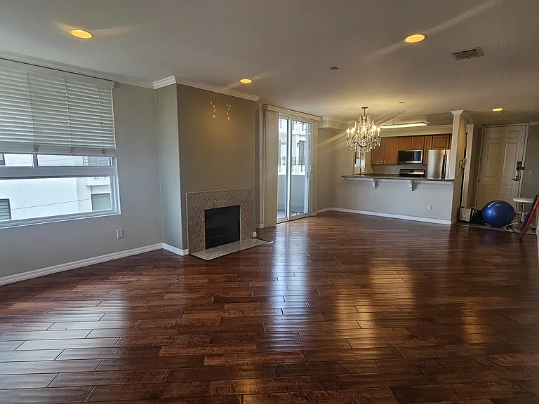 1049 S Hobart Blvd #305 — Photo 3
