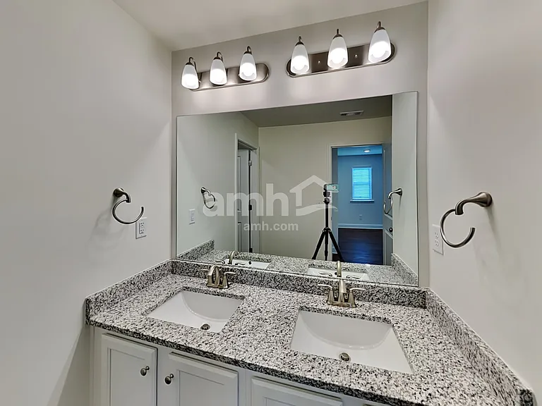 5085 Hudson Valley Dr — Photo 20