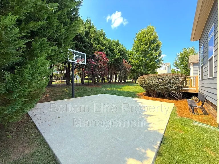 15007 Skypark Dr — Photo 44