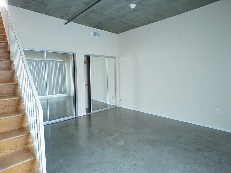 922 W 23rd St #201 — Photo 13