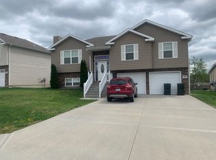 1504 Pebblecreek Dr, Warrensburg, MO 64093