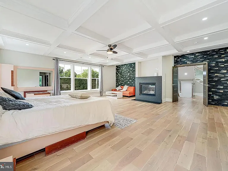 9908 Blake Ln — Photo 18