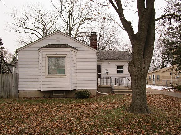 3rd image of 624 N Prospect St