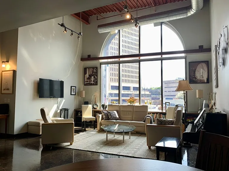 520 Seneca St — Photo 42