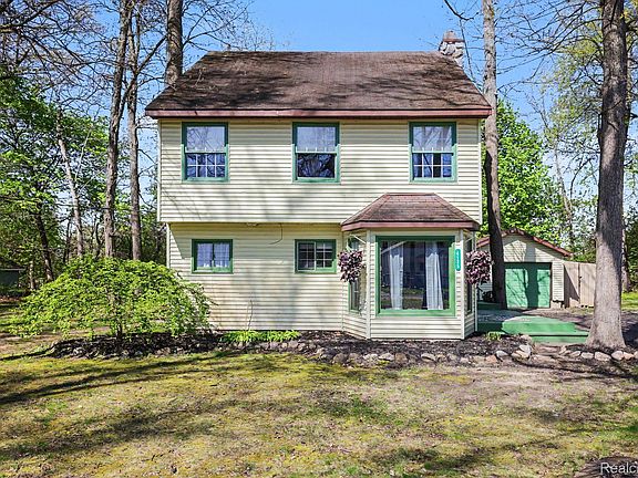 2nd image of 4725 Hickory Dr