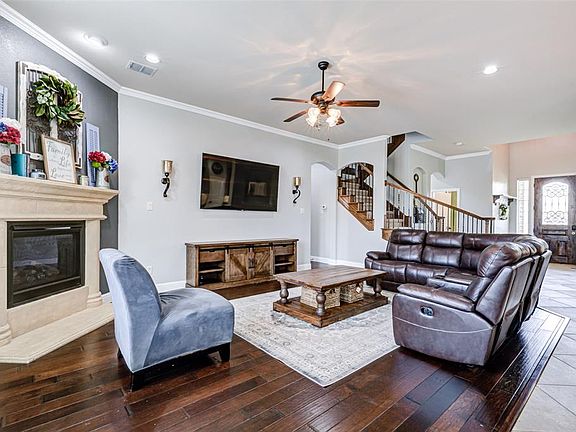 4th image of 1121 Warbler Dr