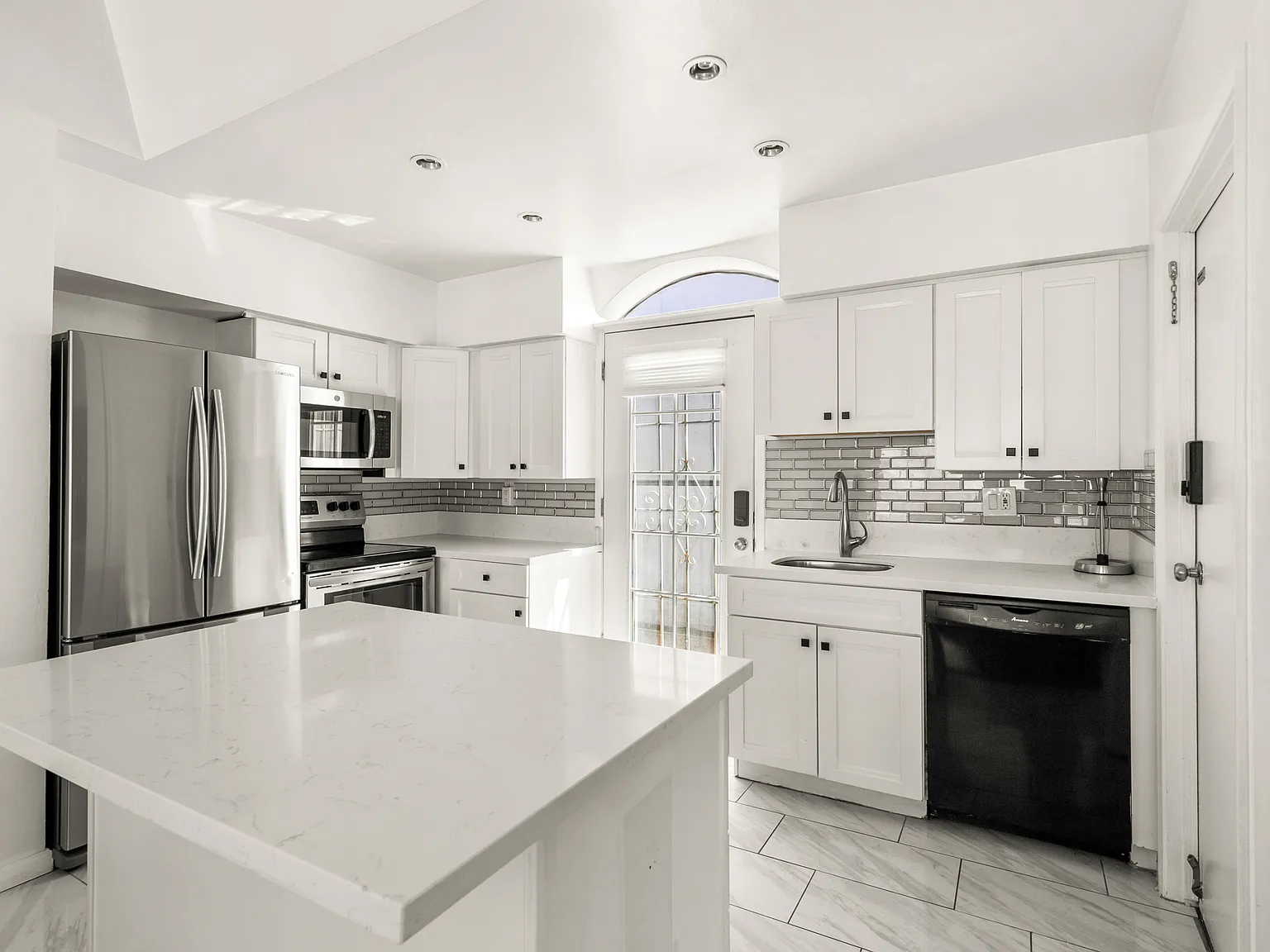 1295 Prospect St — Photo 4
