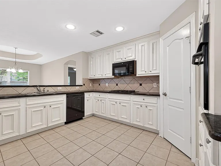 127 Monterrey Rd W — Photo 23