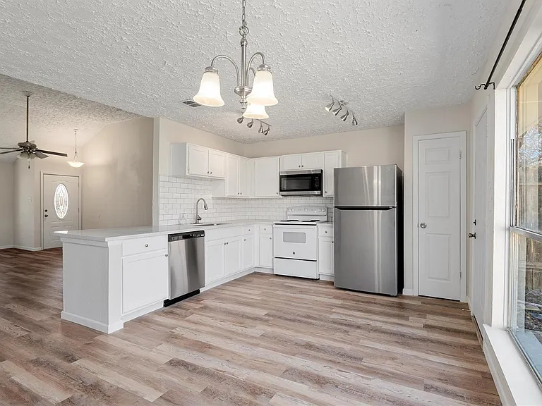 3706 Westmeadow Dr — Photo 10