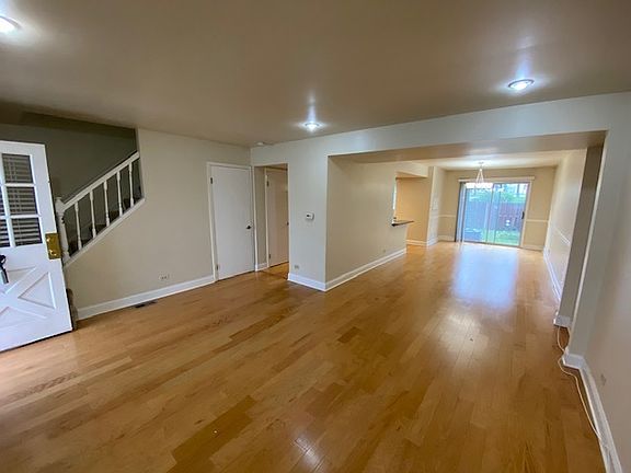 2nd image of 818 Carnaby Ct
