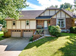 1913 NW Manor Dr, Blue Springs, MO 64014