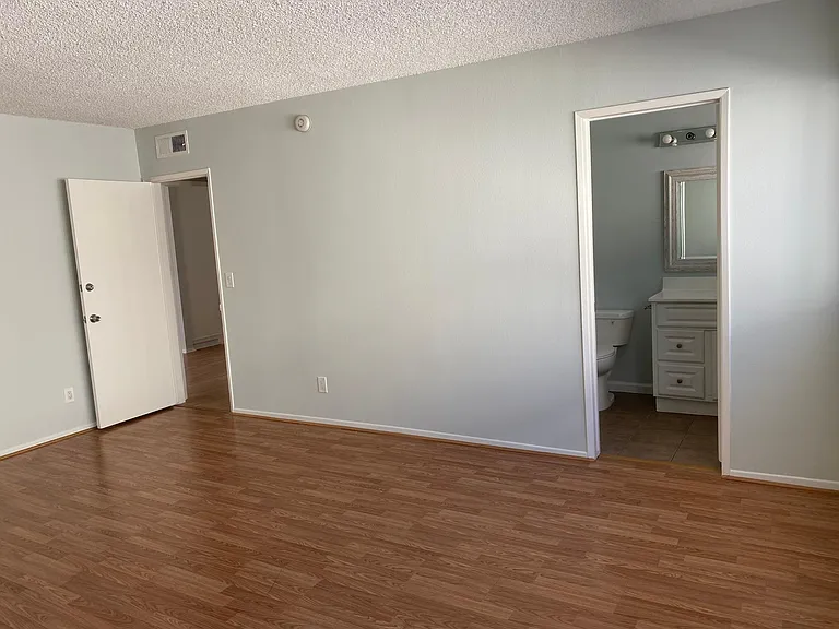 5354 Lindley Ave #305 — Photo 16