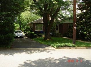 3382 N Buchanan St, Arlington, VA 22207