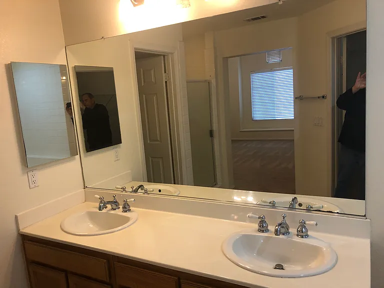 460 Middlebury Ct — Photo 10