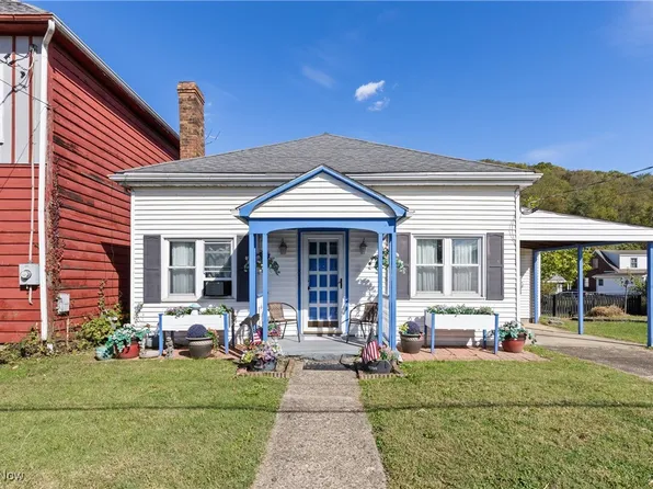 810 2nd Ave, New Cumberland, WV 26047