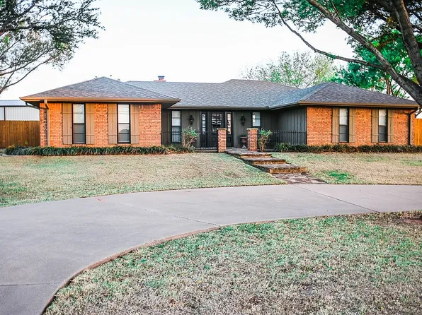 704 Shore Line Dr, Wichita Falls, TX 76308