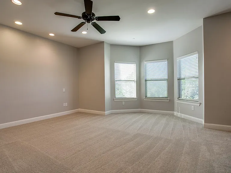 4502 Holland Ave — Photo 31