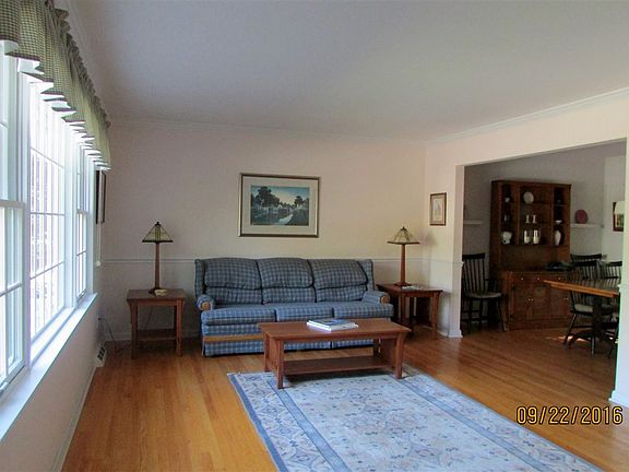 3rd image of 127 Woodhaven Dr
