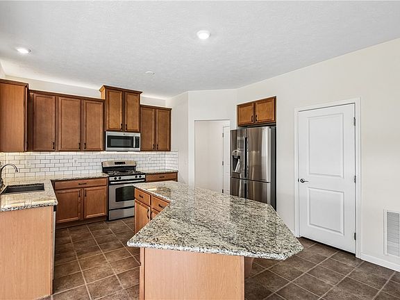 2nd image of 6007 Amber Dr