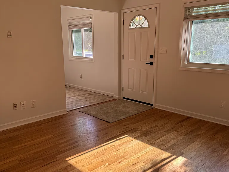 380 Jeffery Ct — Photo 2
