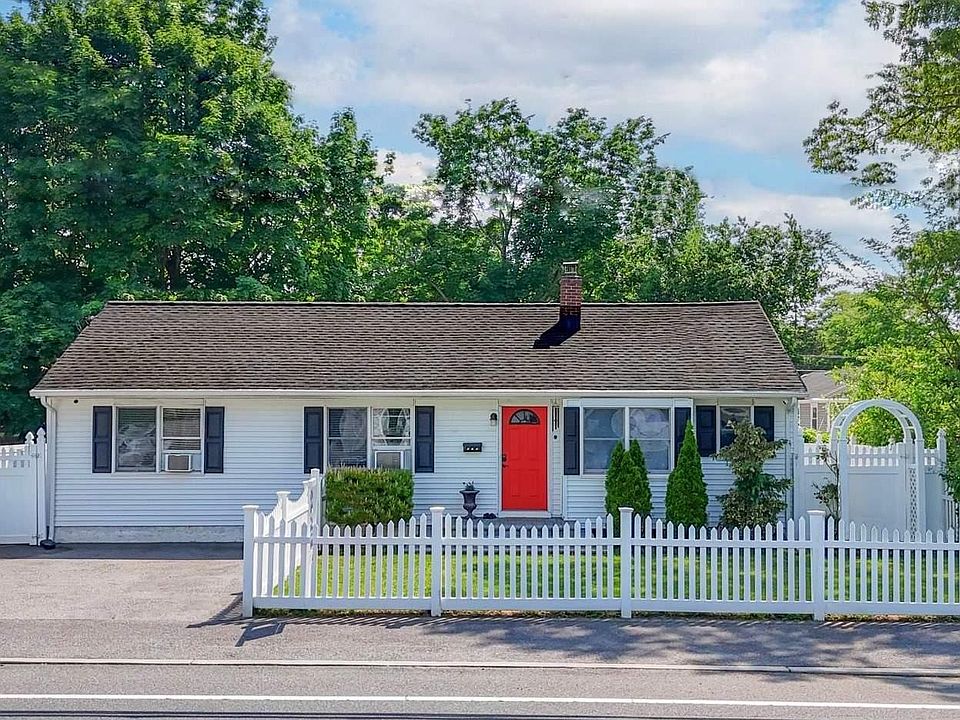 1st image of 217 Ronkonkoma Avenue