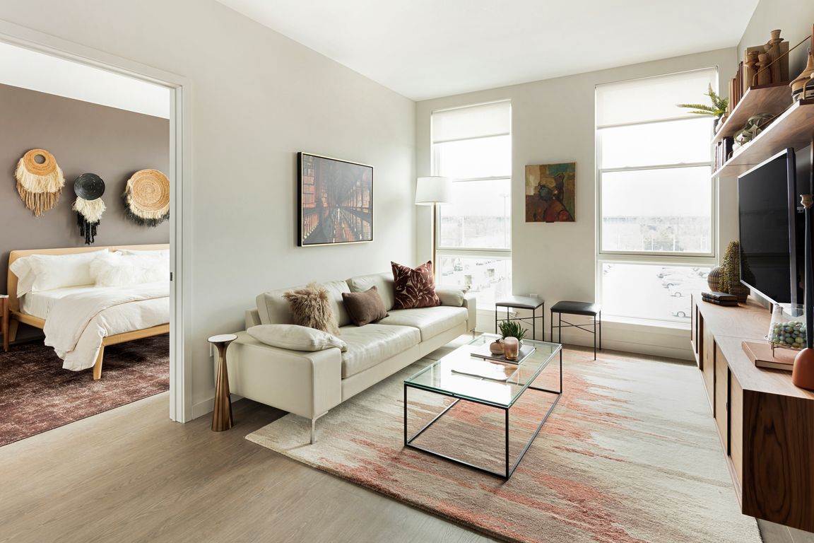 295J 1Bedroom 3