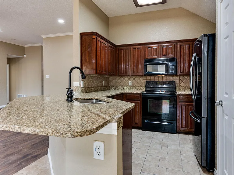 7704 Chandler Ct — Photo 14