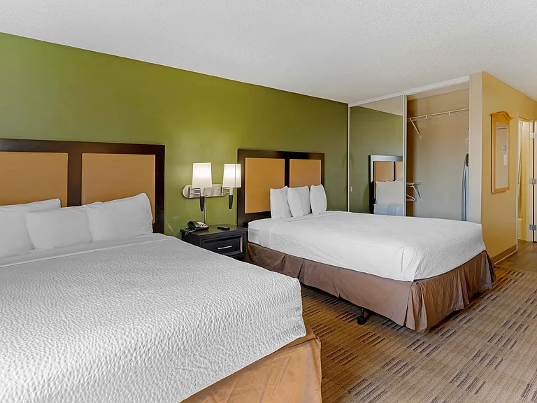 Studio Suite - 2 Queen Beds